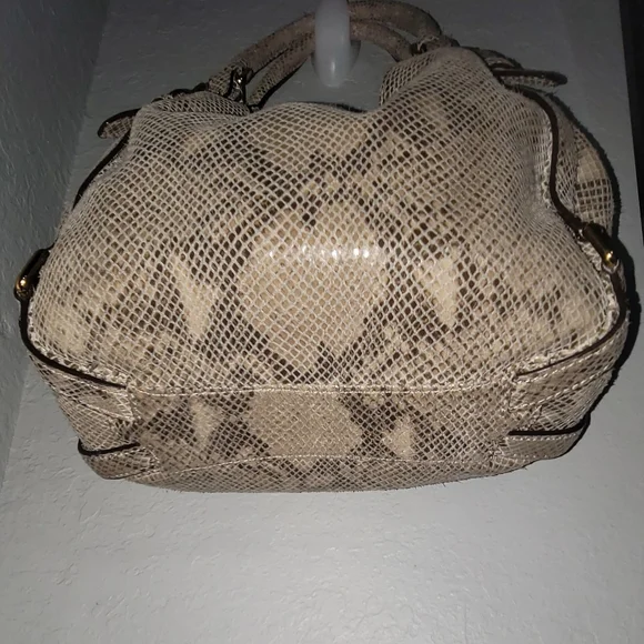 Michael Kors Beige Snake-Print Shoulder Bag - Picture 4 of 6